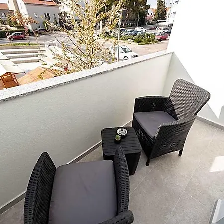 Ane Apartment *